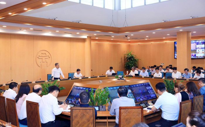 Chủ tịch UBND thành phố Hà Nội Vũ Đại Thắng chủ trì cuộc họp trực tiếp tháo gỡ khó khăn các dự án nhà ở xã hội. Ảnh: V.T.