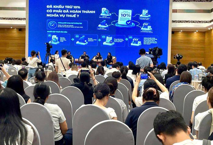 Thuế siết minh bạch thương mại điện tử: AI sẽ hỗ trợ người bán kê khai thay vì chỉ kiểm tra.
