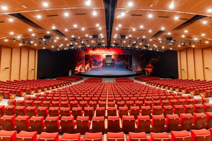 Vinpearl Theatre Ocean City có quy mô gần 1.500 chỗ ngồi hiện là một trong những nhà hát hiện đại lớn nhất tại miền Bắc.