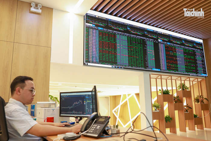 VN-Index giảm điểm mạnh trong phiên giao dịch đầu tuần. Ảnh: Đức Thanh