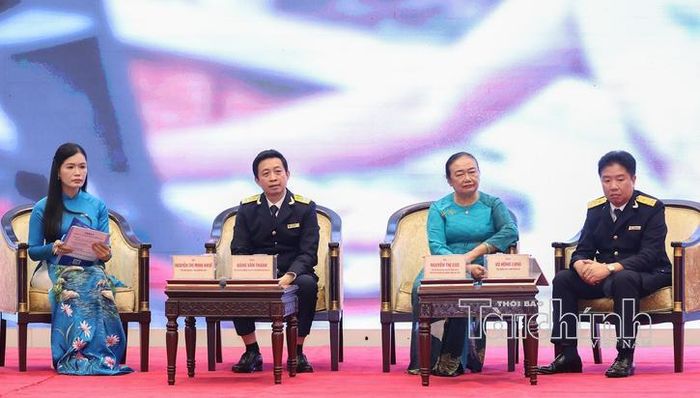 Đại biểu tham gia phiên giải đáp tình huống. Ảnh: TN