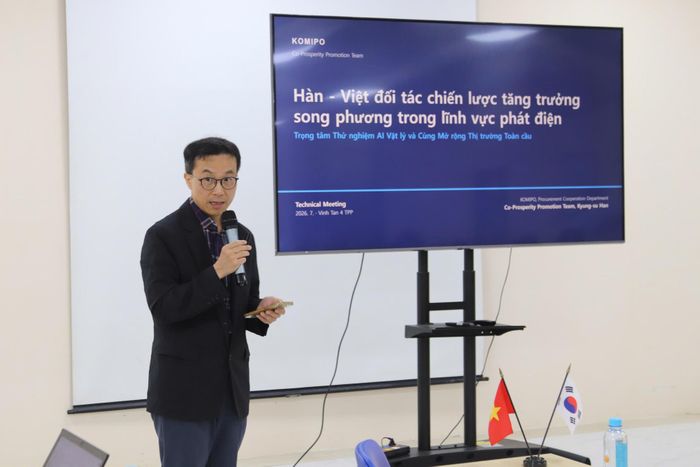 Đại diện phía Hàn Quốc giới thiệu nhiều thiết bị, công nghệ phát điện hiện đại