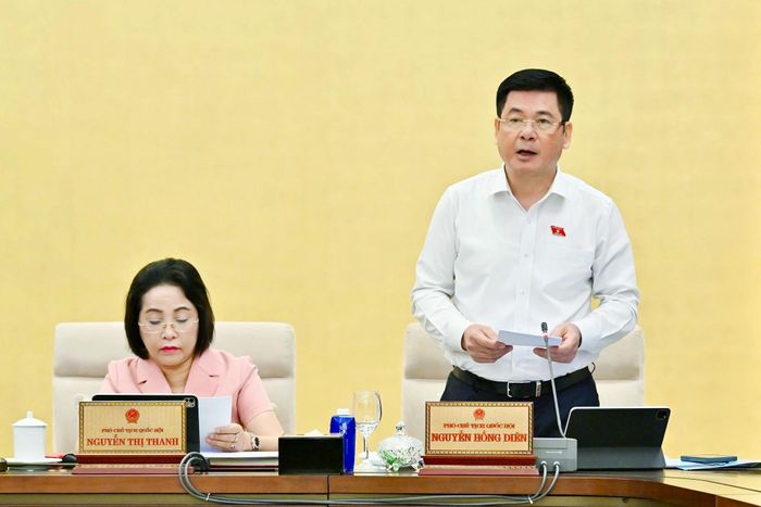 Phó Chủ tịch Quốc hội Nguyễn Hồng Diên điều hành Phiên họp thứ 4 của Ủy ban Thường vụ Quốc hội. Ảnh: Hồ Long