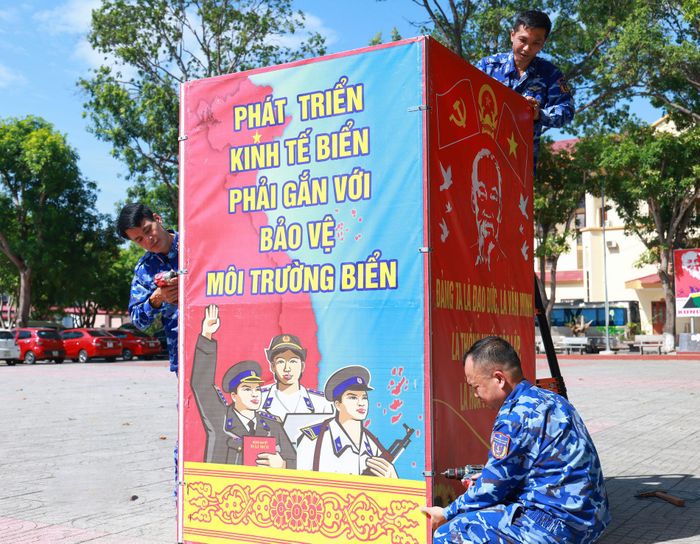 Trang trí hệ thống băng rôn, khẩu hiệu