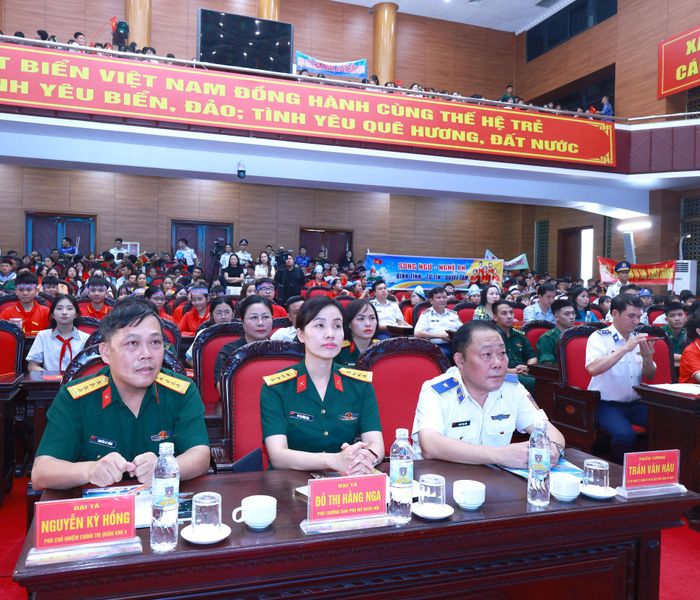Các đại biểu tham dự, theo dõi và chỉ đạo Cuộc thi