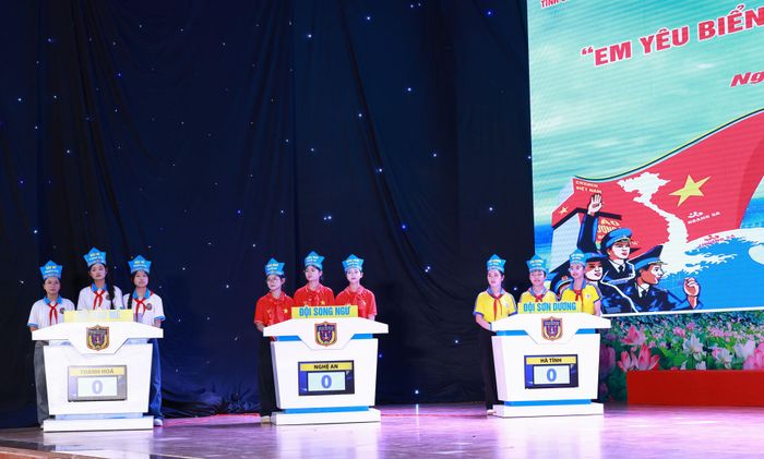 Ba đội tham gia vòng chung kết Cuộc thi khu vực 2
