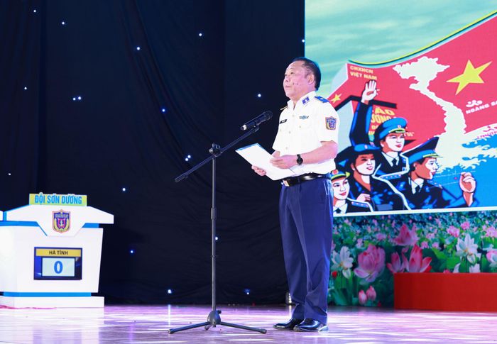 Thiếu tướng Trần Văn Hậu - Chính ủy Bộ Tư lệnh Vùng Cảnh sát biển 1 phát biểu khai mạc Cuộc thi