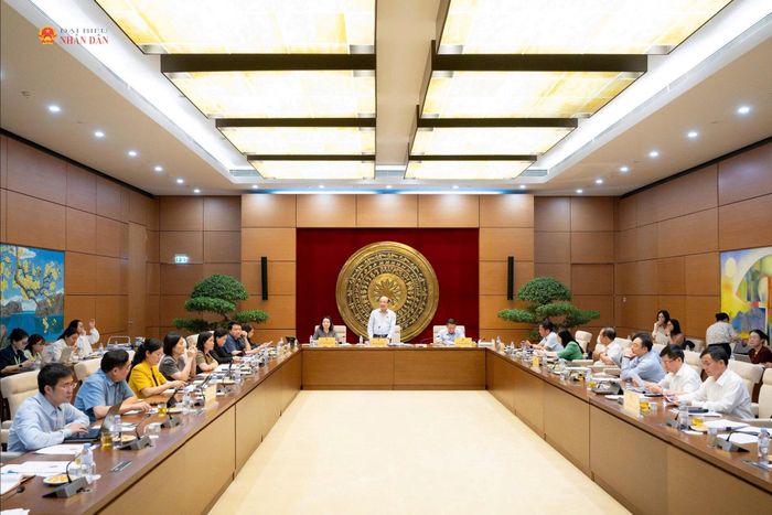 Thường trực Ủy ban Pháp luật và Tư pháp tổ chức phiên họp thẩm tra sơ bộ dự án Luật sửa đổi, bổ sung một số điều của Luật Trách nhiệm bồi thường của Nhà nước. Ảnh: Minh Trang