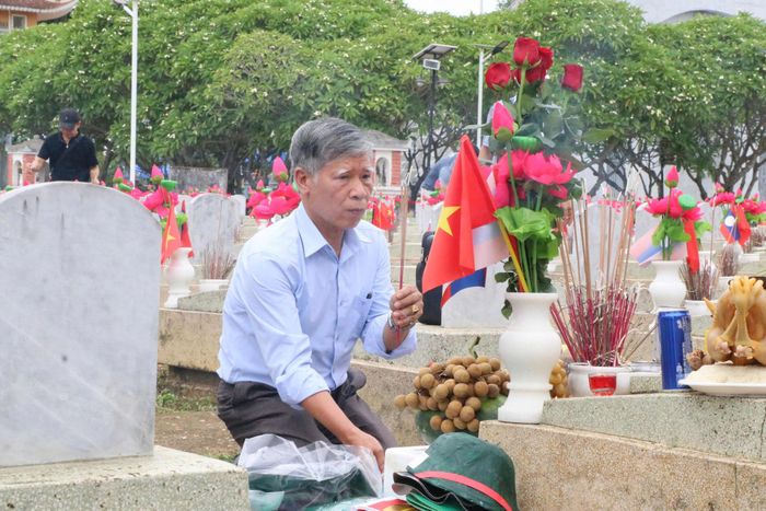 Nhân thân các anh hùng, liệt sỹ xúc động mỗi lần viếng thăm