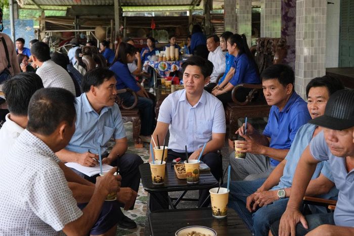 Mô hình "Café An Ninh - Chuyện dân mình" kỳ vọng sẽ tạo không gian gần gũi để chính quyền và người dân trao đổi, tháo gỡ những vấn đề từ cơ sở. Ảnh: Hà Thu