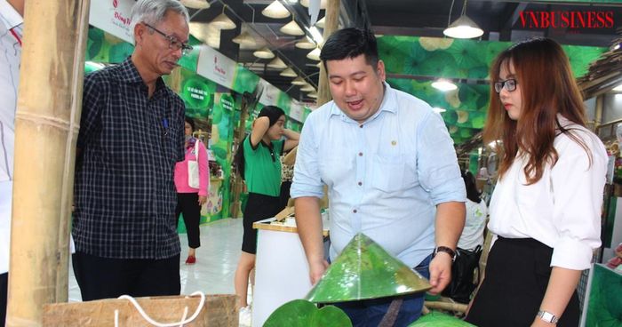 Sản phẩm chế biến từ lá sen của HTX giúp đa dạng hóa ngành hàng, góp phần nâng cao giá trị và phát huy lợi thế sở hữu trí tuệ của sen Đồng Tháp. 