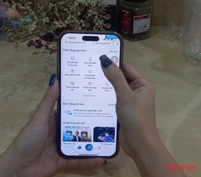 Nhiều ngân hàng đóng tài khoản không đủ số dư và phát sinh giao dịch.