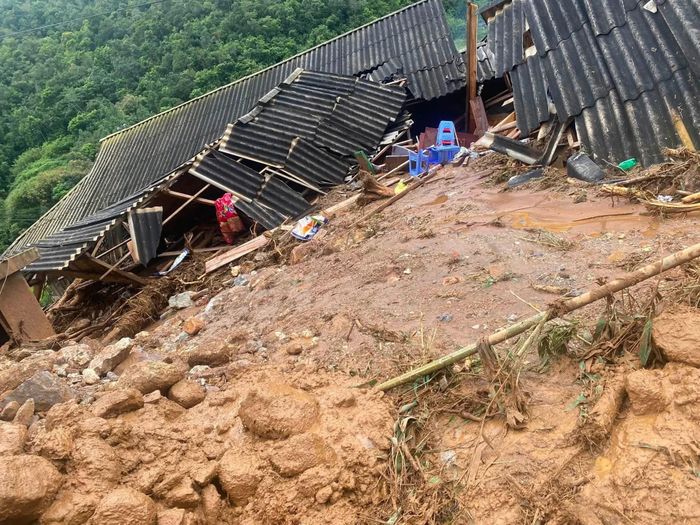 Khung cảnh tan hoang sau mưa lũ tại Sơn La.