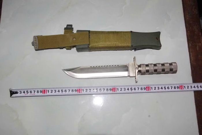 Con dao do hung thủ Lê Thành Phong sử dụng đâm nhiều nhát vào người nạn nhân dẫn đến tử vong.