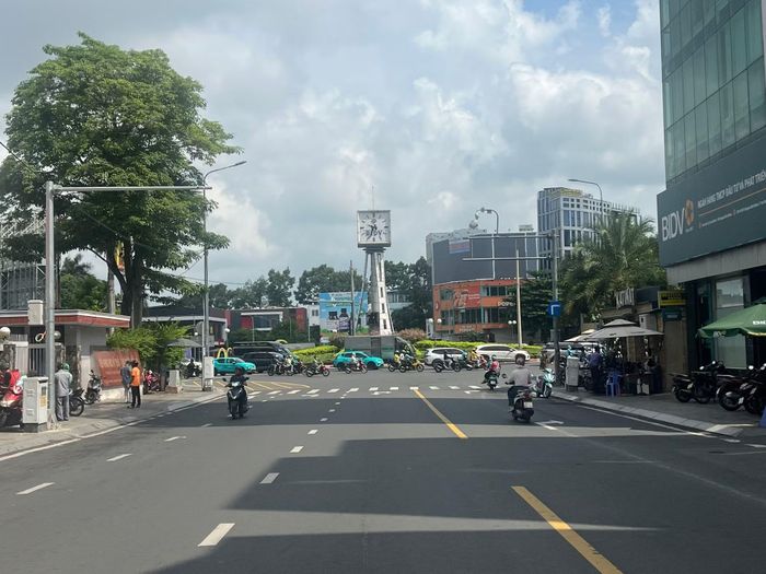 Việc tổ chức lại giao thông ở các vòng xoay đã giải quyết cơ bản tình trạng ùn ứ.