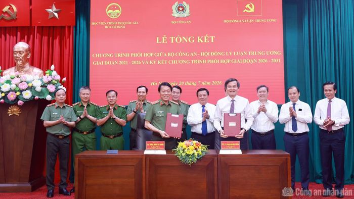 Bộ trưởng Lương Tam Quang và đồng chí Đoàn Minh Huấn ký Chương trình phối hợp giữa Bộ Công an và Học viện Chính trị quốc gia Hồ Chí Minh giai đoạn 2026 - 2031.