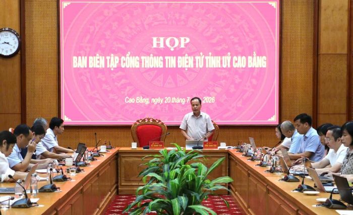 Trưởng Ban Tuyên giáo và Dân vận Tỉnh ủy Nông Thanh Tùng kết luận cuộc họp.