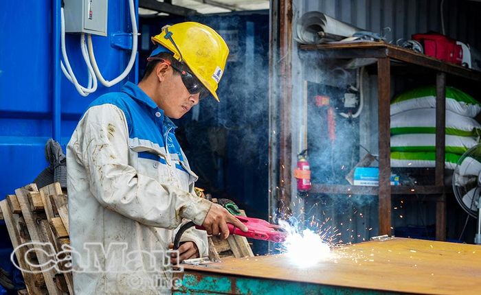 Đội ngũ kỹ sư, công nhân tập trung thi công với quyết tâm hoàn thành các hạng mục đúng tiến độ và yêu cầu kỹ thuật.
