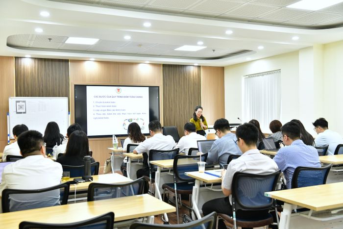 Lớp bồi dưỡng kỹ năng kiểm toán doanh nghiệp cấp độ 1. Ảnh: N.Ly
