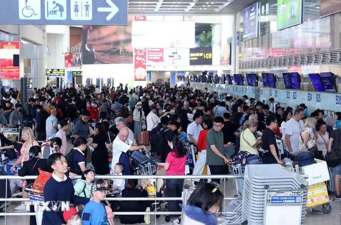 Hành khách quốc tế qua đường hàng không tăng 15,4% trong 6 tháng đầu năm. Ảnh minh họa: Quốc Khánh/TTXVN