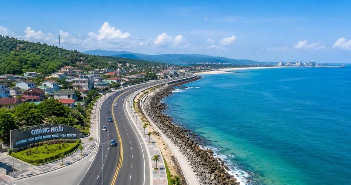 Tuyến đường kết nối quốc lộ 1 với tuyến đường ven biển Dung Quất - Sa Huỳnh sẽ giúp hoàn thiện hành lang ven biển. (Ảnh minh họa).