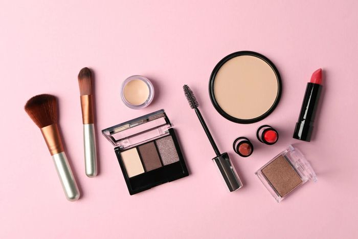 Thực hiện đúng quy trình trang điểm sẽ giúp lớp nền mịn đẹp, bền màu và tự nhiên