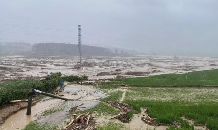 Lũ quét, lũ ống kinh hoàng tại xã Mường Than cuốn trôi nhiều nhà cửa, tài sản của người dân - Ảnh: TTXVN