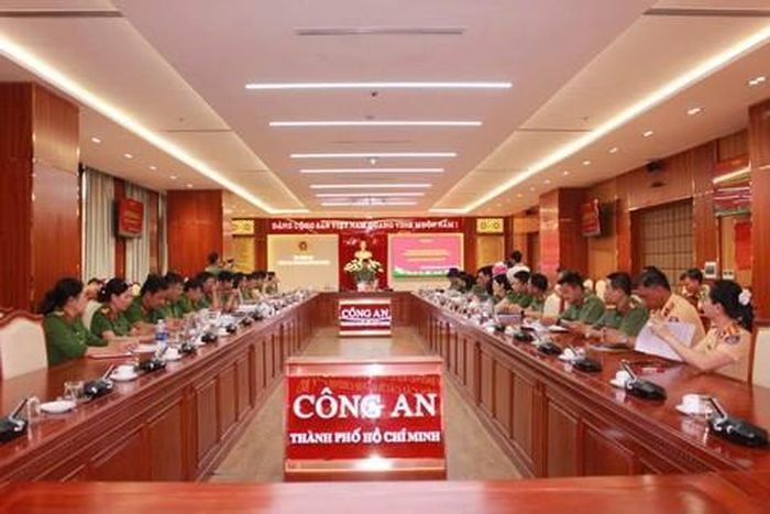 Quang cảnh buổi làm việc
