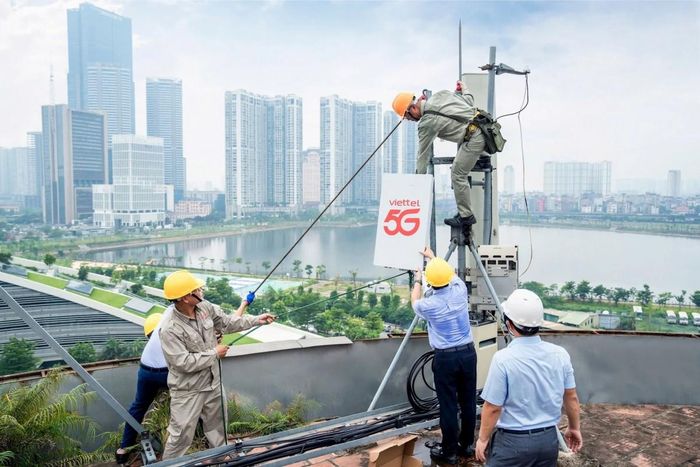 Băng tần 900 MHz được giới chuyên môn đánh giá có ý nghĩa đặc biệt bởi đây là một trong những dải tần thấp có khả năng phủ sóng rộng, xuyên vật cản tốt và chi phí đầu tư hạ tầng thấp hơn so với nhiều băng tần cao. (Ảnh minh họa)