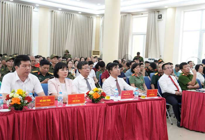 Các đại biểu dự Ngày hội toàn dân bảo vệ an ninh Tổ quốc tại phường Khương Đình. Ảnh: Hồng Thái