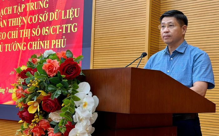 Phó Chủ tịch UBND phường Ô Chợ Dừa Nguyễn Đình Phương phát biểu khai mạc hội nghị. Ảnh: Võ Giang