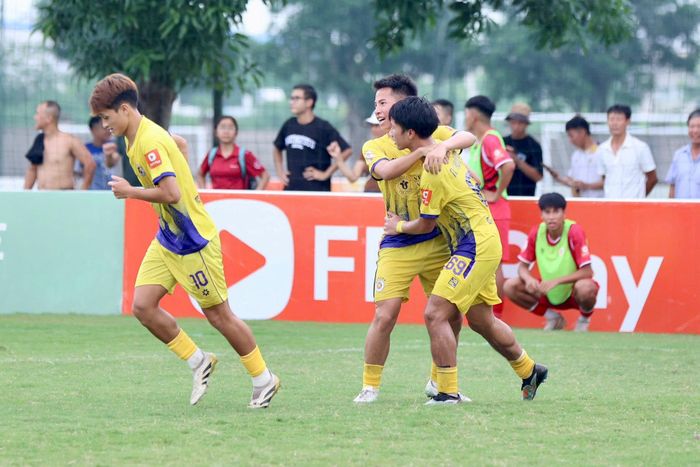 U17 Hà Nội đoạt vé sớm vào tứ kết sau hai trận toàn thắng. Ảnh: VFF