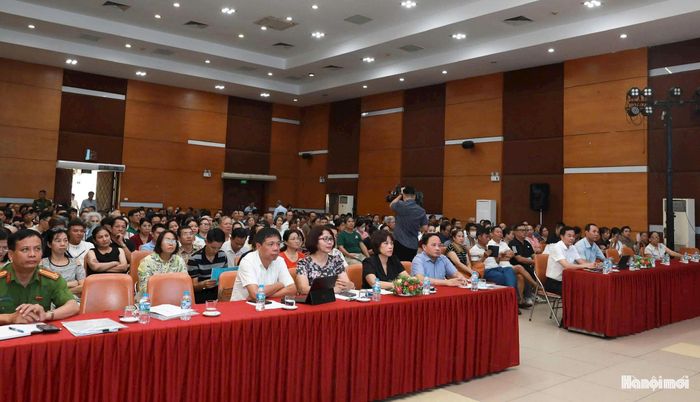 Đại diện lãnh đạo, cán bộ, nhân dân phường Bạch Mai dự hội nghị. Ảnh: PV