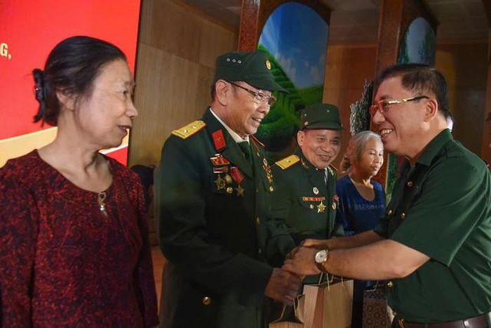 Những phần quà ý nghĩa đã được trao đến các gia đình người có công, gia đình thương binh liệt sĩ nhân kỉ niệm 49 năm Ngày Thương binh liệt sĩ 27/7.