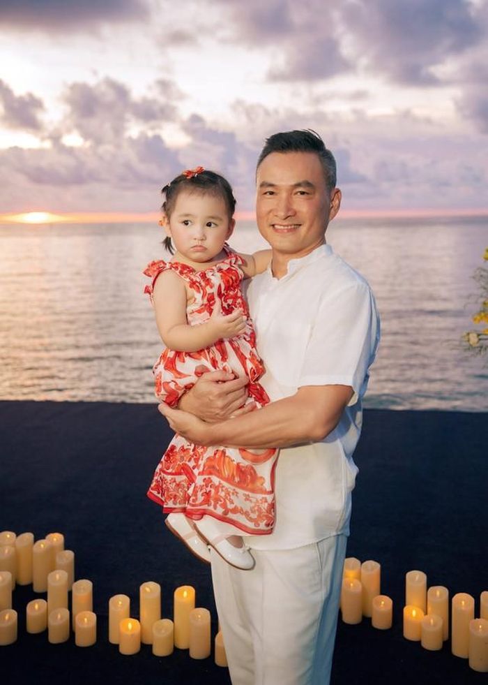 Diễn viên Chi Bảo và con gái.