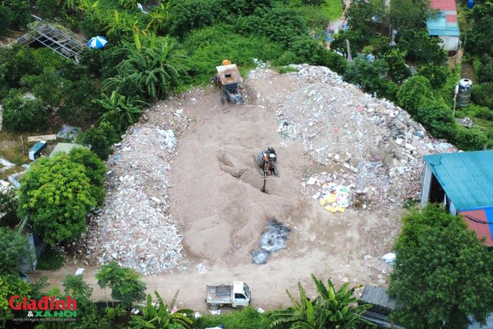 Thiết nghĩ, các cơ quan chức năng địa phường và TP Hà Nội cần sớm vào cuộc kiểm tra thực tế, làm rõ trách nhiệm của các tập thể, cá nhân đồng thời kiên quyết xử lý dứt điểm các vi phạm, trả lại hiện trạng ban đầu cho khu vực này tránh gây bức xúc trong dư luận.