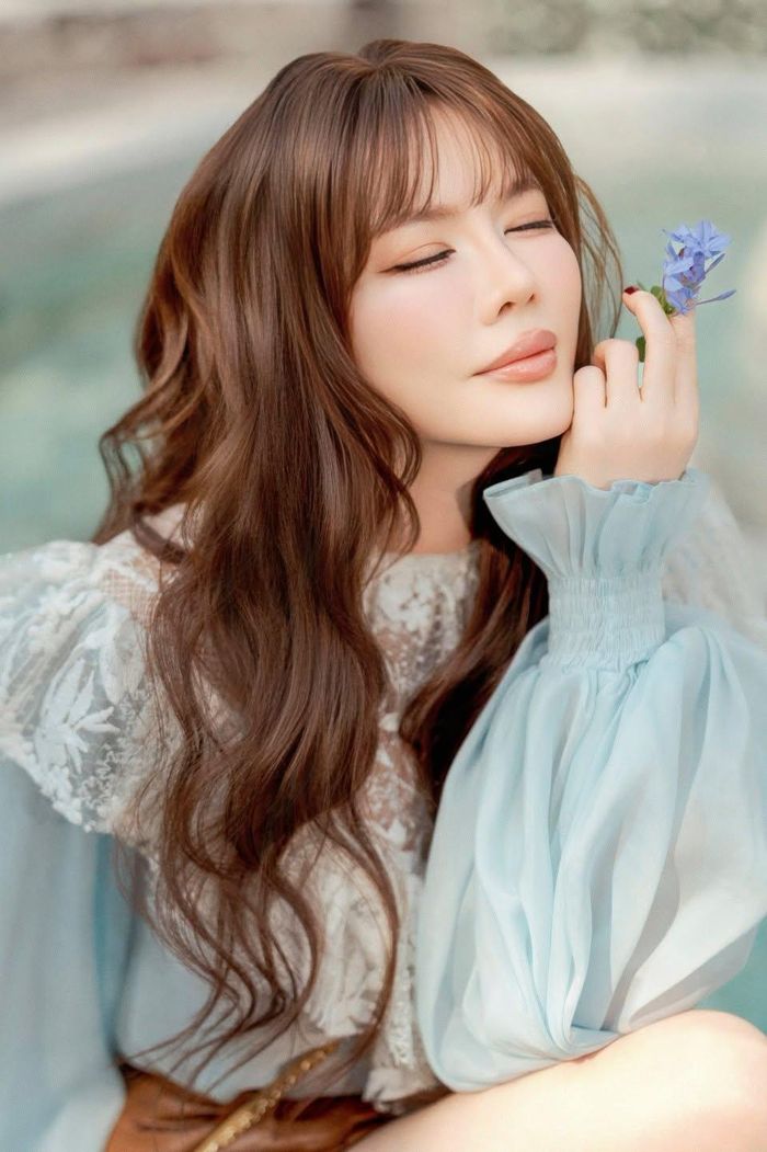 Lý Nhã Kỳ gây chú ý khi xuất hiện với nhiều tạo hình quyến rũ, thanh lịch cùng gam màu pastel chào đón sinh nhật tuổi 44.