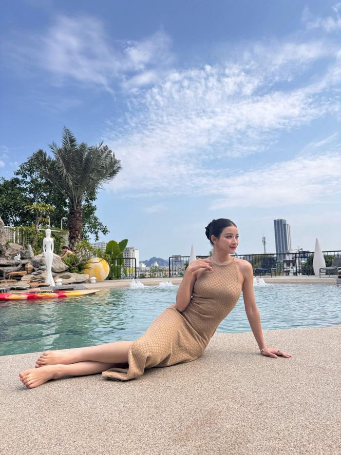 Sắc vóc của Á hậu sinh năm 1997 được đánh giá ngày càng sắc sảo và cuốn hút hơn.