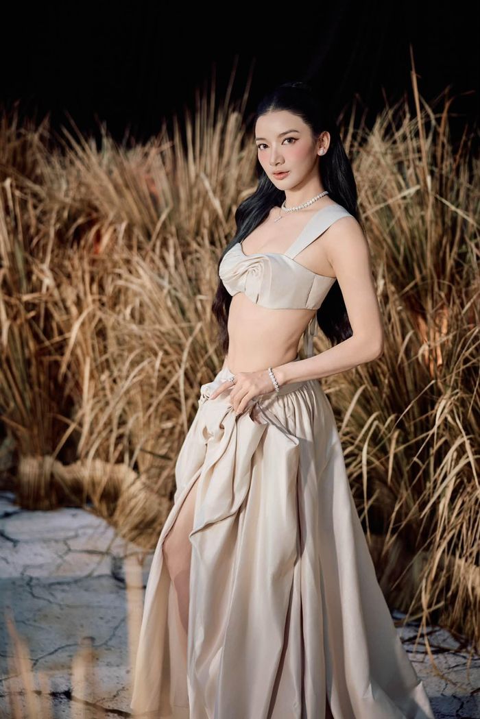 Kinh nghiệm từ gia đình giúp cô vừa có tư duy thương mại, vừa thấu hiểu người lao động. Cô xem đó là một cách để mở rộng tầm nhìn, chuẩn bị cho ước mơ lớn hơn trong tương lai. 