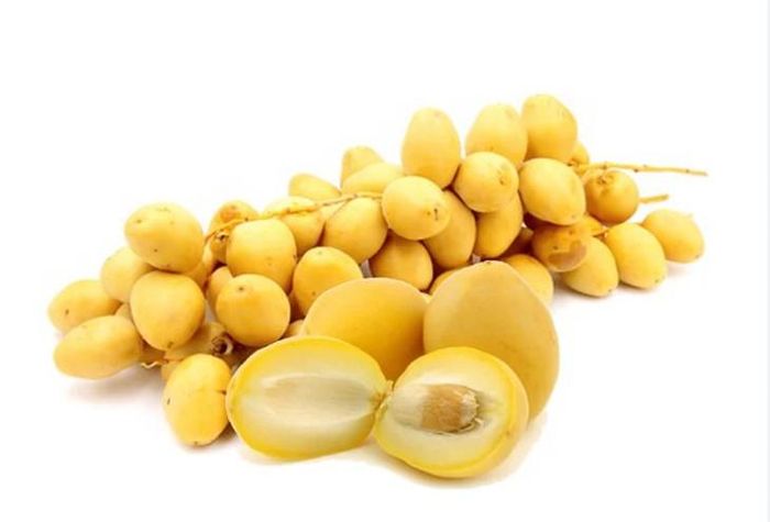 Quả chà là tươi có vị ngọt, tính bình, có nhiều lợi ích cho sức khỏe.