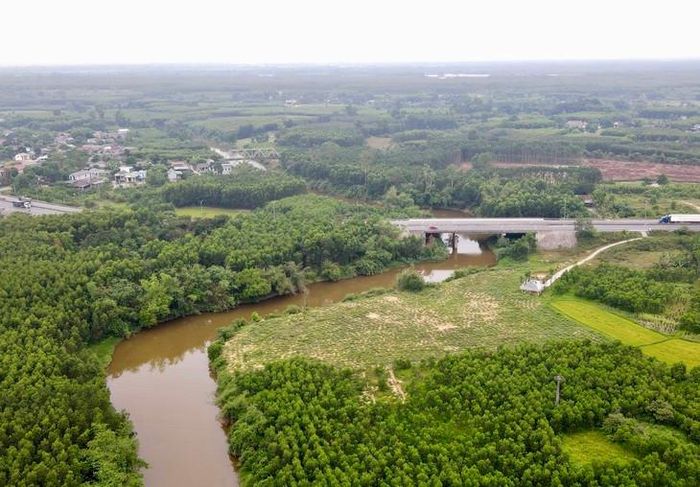 Khu vực cầu Câu Nhi là nơi diễn ra trận đánh ác liệt của Tiểu đoàn 6, Trung đoàn 88, Sư đoàn 308, Quân đoàn 12 vào tháng 5/1972, làm 93 chiến sĩ hy sinh.