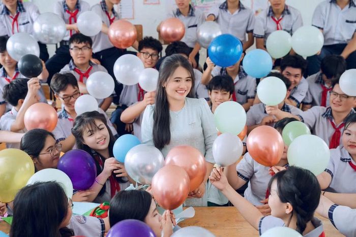 Cô Nguyễn Thị Huệ (giáo viên môn Toán, trường THCS Đông Hòa, TP.HCM). Ảnh: NVCC.