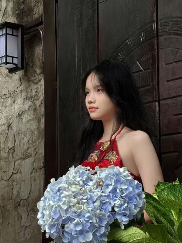 Khánh Ngọc bày tỏ quan điểm về đề xuất tách kỳ thi tốt nghiệp THPT và tuyển sinh đại học. - Ảnh: NVCC