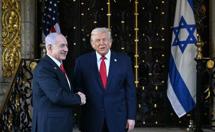 'Benjamin Netanyahu sẽ không bị bắt dưới bất kỳ hình thức nào khi đang ở Mỹ. Ông ấy đang chiến đấu chống lại Cộng hòa Hồi giáo Iran', ông Trump viết trên mạng xã hội.