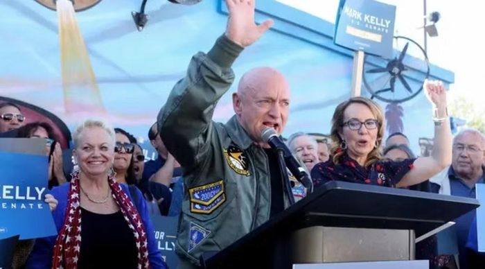 Thượng nghị sĩ John Fetterman của bang Pennsylvania nhận định phát biểu này là "lố bịch", đồng thời nhấn mạnh Mỹ không phải là quốc gia thành viên của ICC nên không có nghĩa vụ thực thi các lệnh bắt do cơ quan này ban hành.