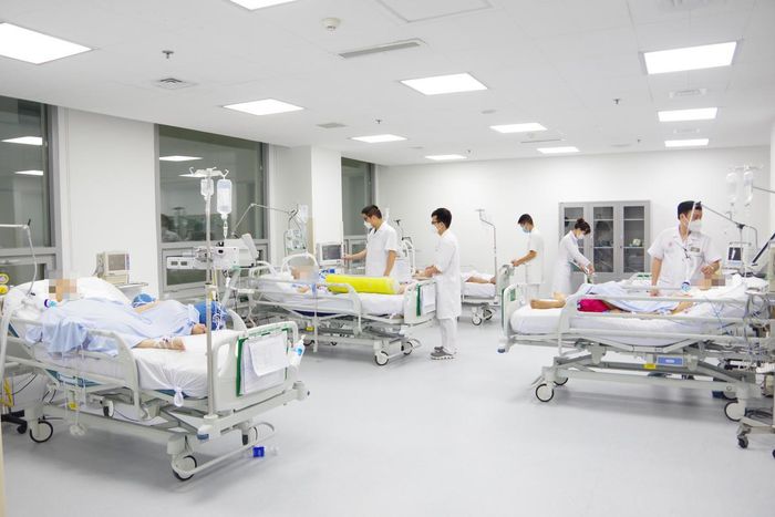Điều trị bệnh nhân đột quỵ tại Bệnh viện Trung ương Quân đội 108. Ảnh: BVCC