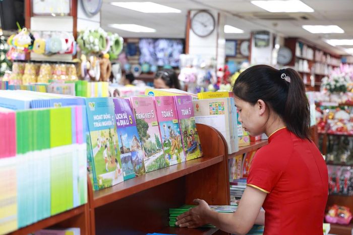 Theo Nghị định số 271/2026/NĐ-CP, từ năm học 2029 – 2030, học sinh cả nước được miễn phí sách giáo khoa. Ảnh minh họa