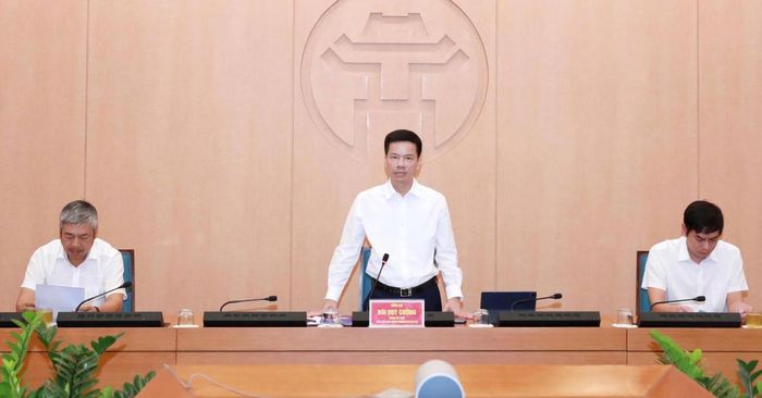 Phó Chủ tịch UBND TP Hà Nội Bùi Duy Cường yêu cầu các chủ đầu tư và nhà thầu tiếp tục tập trung nhân lực, tổ chức thi công quyết liệt, phấn đấu hoàn thành các dự án trong tháng 7/2027.