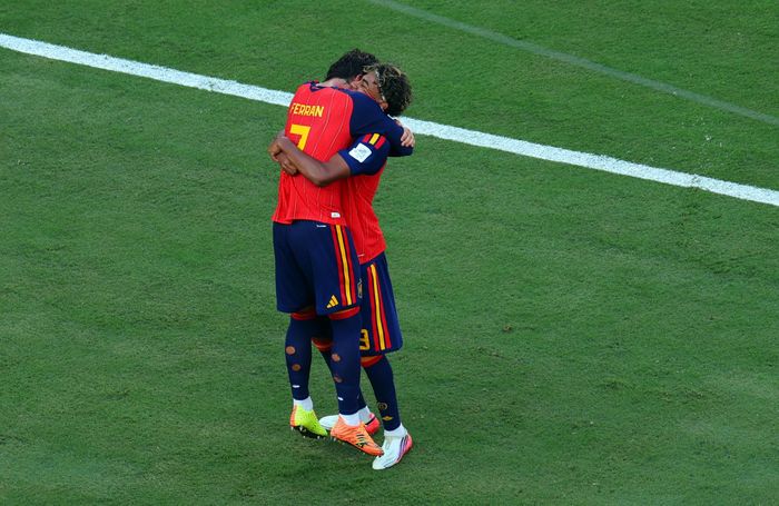 Bàn thắng trước Argentina đã thay đổi vị thế của anh. Torres trở thành một trong những cầu thủ hiếm hoi ghi bàn quyết định trong trận chung kết World Cup, đồng thời ghi tên mình vào lịch sử bóng đá Tây Ban Nha. Ảnh: Mike Segar/Reuters.