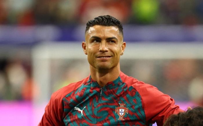 Ronald thả tim vào bài đăng công kích Argentina và FIFA. Ảnh: Reuters.